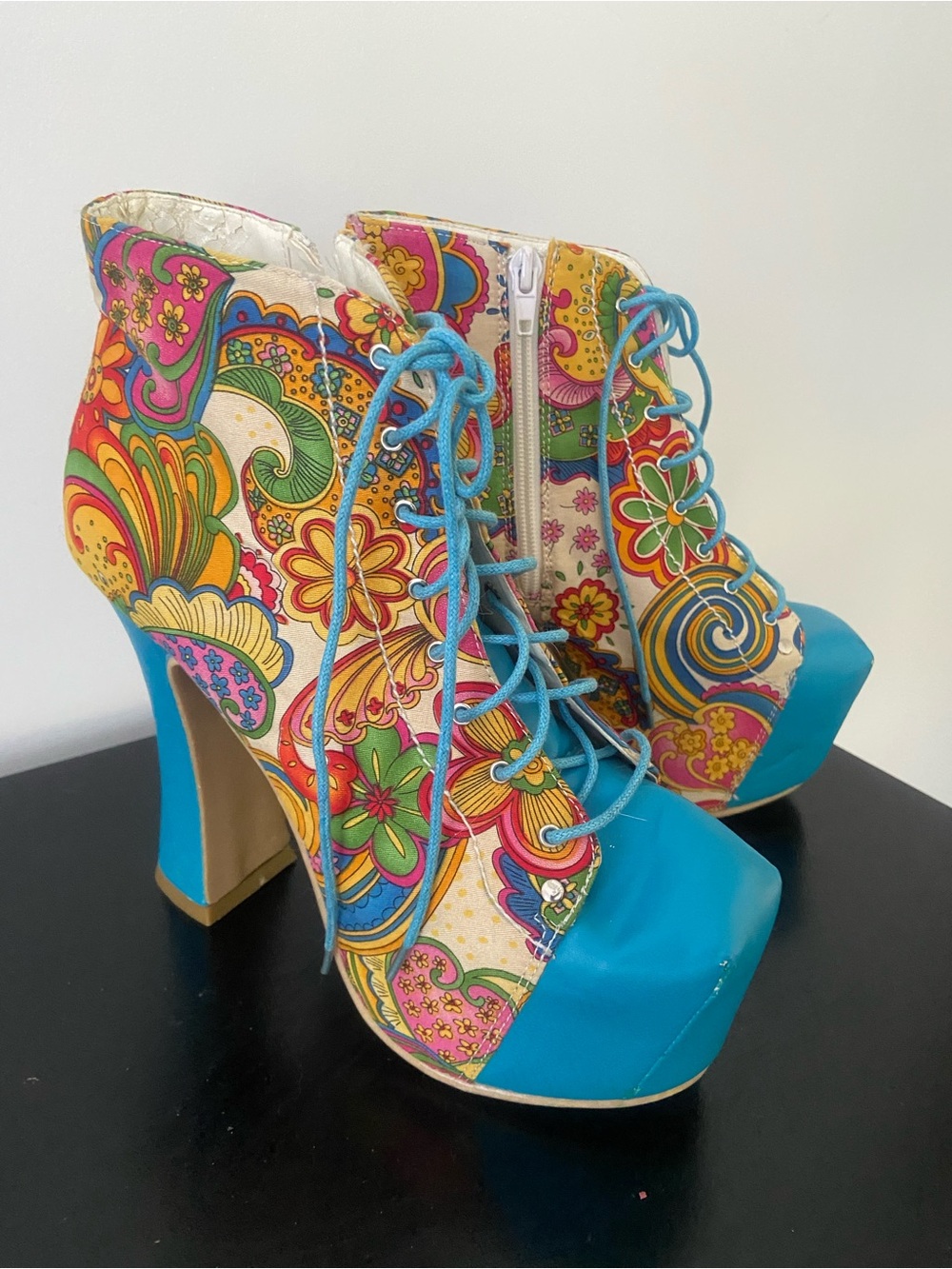 LOOK VINTAGE WOMENS KID CLUB BUMPER BRAND SHOES !!!!  Size 6.5   PC OF ART !!